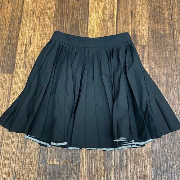 Alice + Olivia Black Pleated Mini Skirt Size27 - Picture 2 of 8